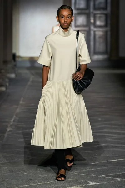 Look 22